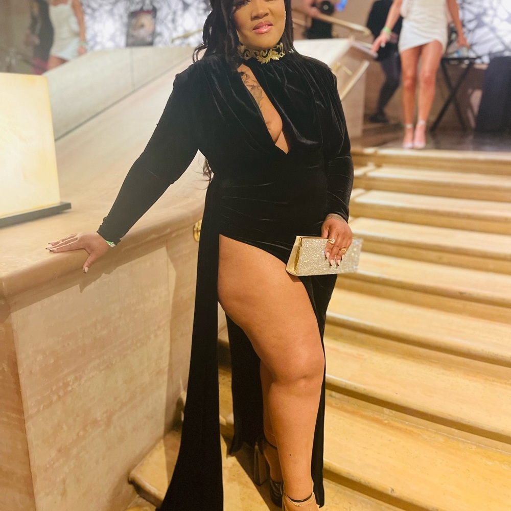 Miss Circle Gown - Picture 2 of 3